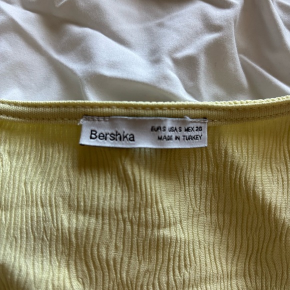 Light Yellow Ruffled Blouse - Picture 4 of 7